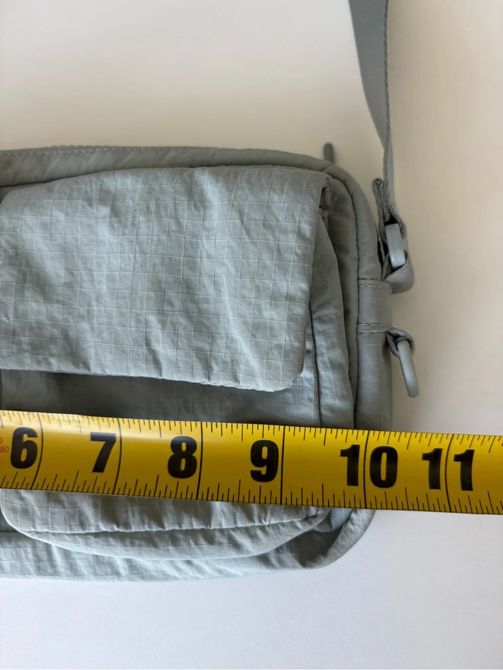 Lululemon Multi pocket crossbody bag